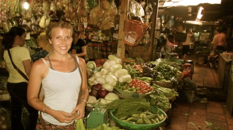 Psar Toul Tom Poung-Russian Market